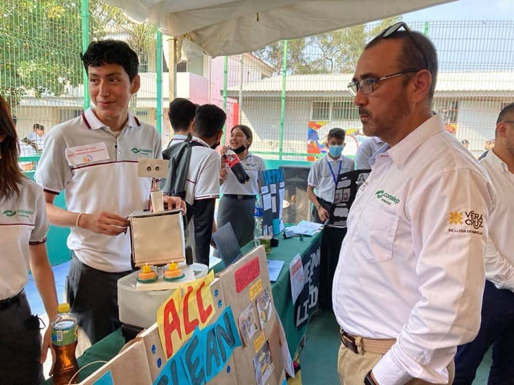 Alumnos del Conalep presentan proyectos para cuidar el medio ambiente y mejorar la salud