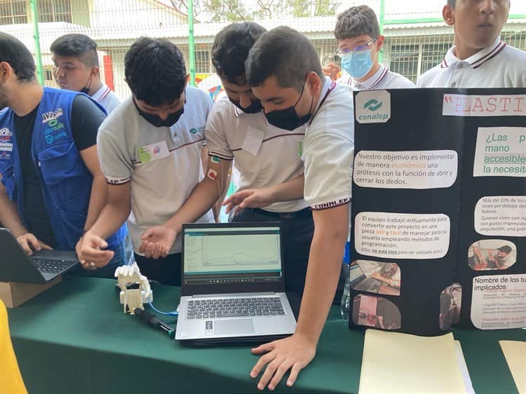 Alumnos del Conalep presentan proyectos para cuidar el medio ambiente y mejorar la salud