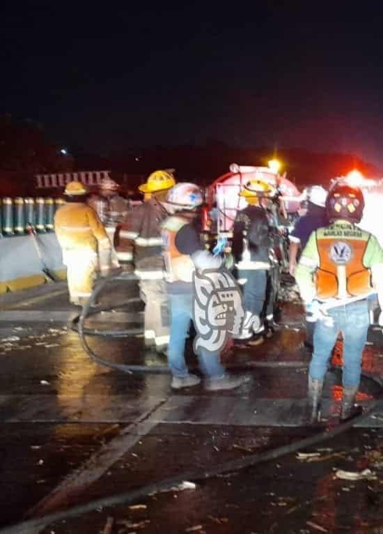 Se incendia tráiler sobre la autopista Orizaba-Córdoba (+Video)