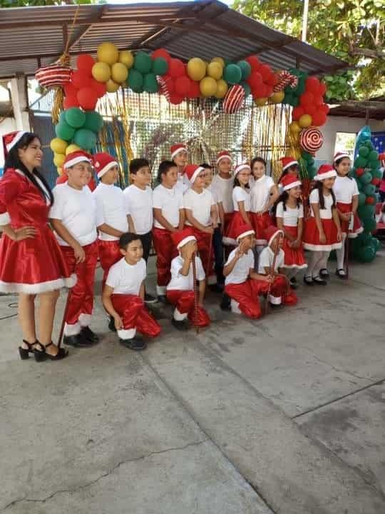 Realizan Festival Navideño en la primaria López Mateos de Cardel