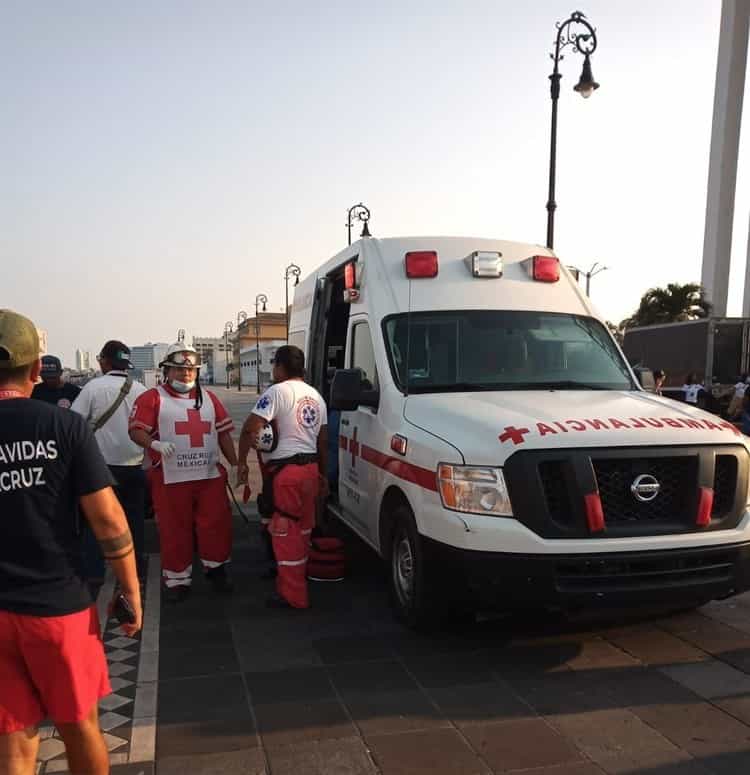 Hombre intenta quitarse la vida lanzándose en el Malecón de Veracruz