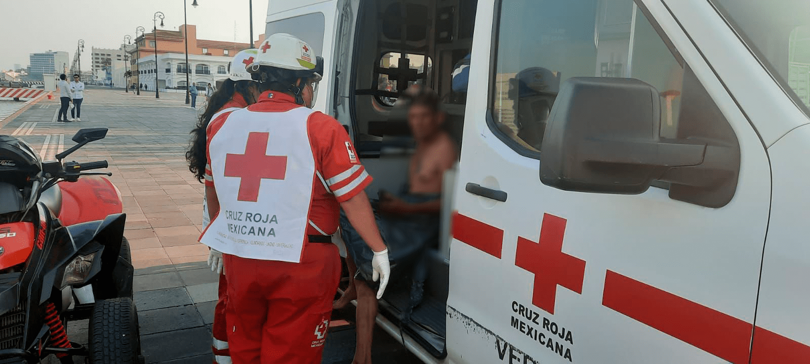 Hombre intenta quitarse la vida lanzándose en el Malecón de Veracruz