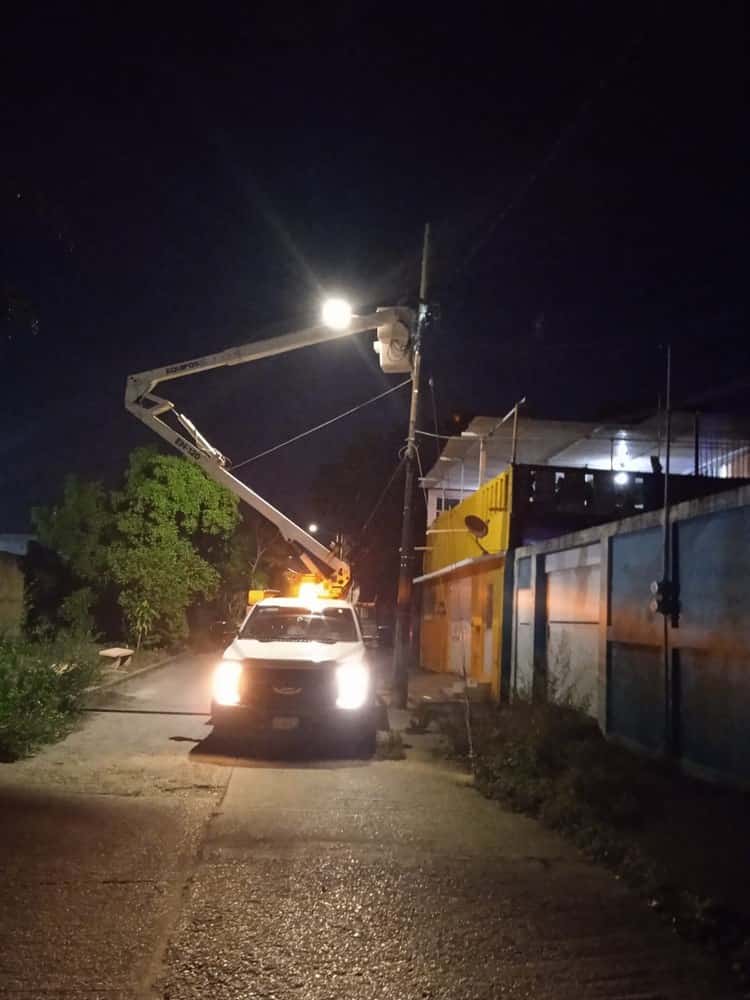 Atienden petición de vecinos en Coatzacoalcos