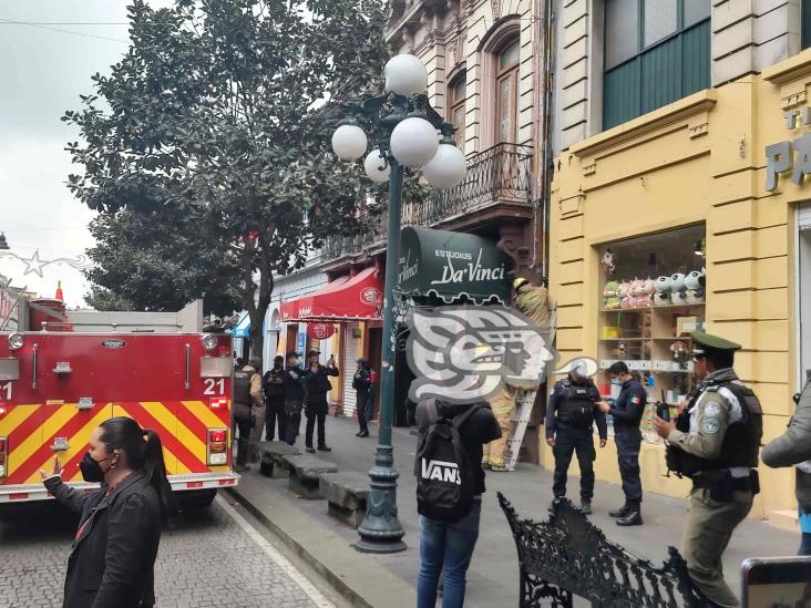 Fuga de gas moviliza a bomberos en la céntrica calle de Enríquez, en Xalapa (+Video)