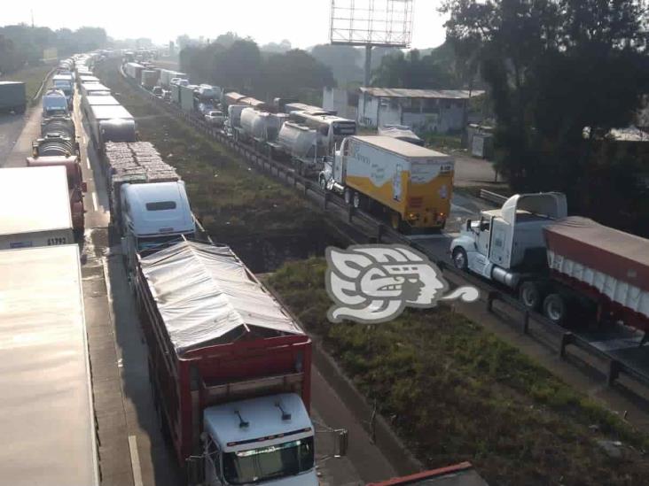 Choque de tráileres en la Córdoba-Veracruz deja una persona fallecida (+Video)