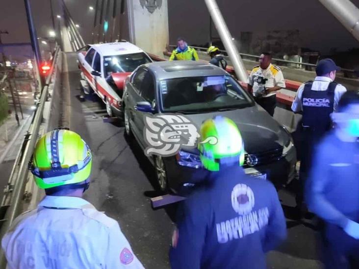 Carambola en puente atirantado de Orizaba provoca movilización policiaca