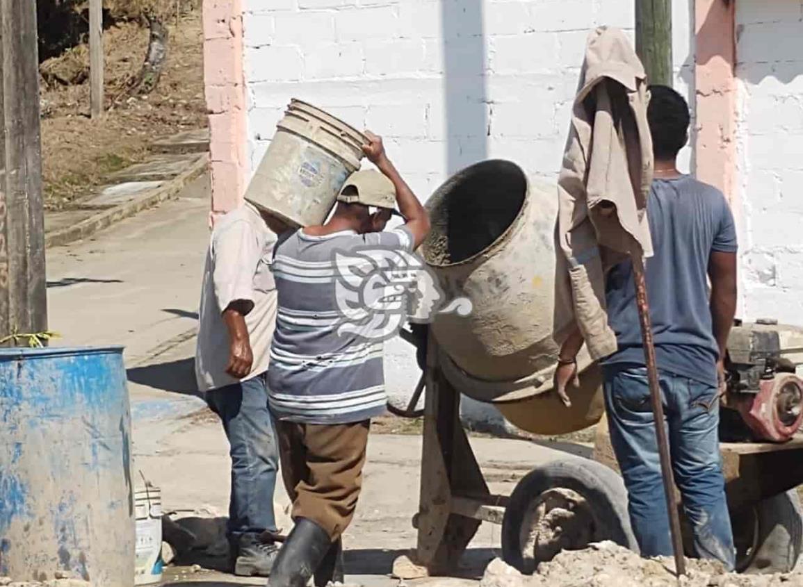 Proyectos privados y obras municipales benefician a obreros en Moloacán