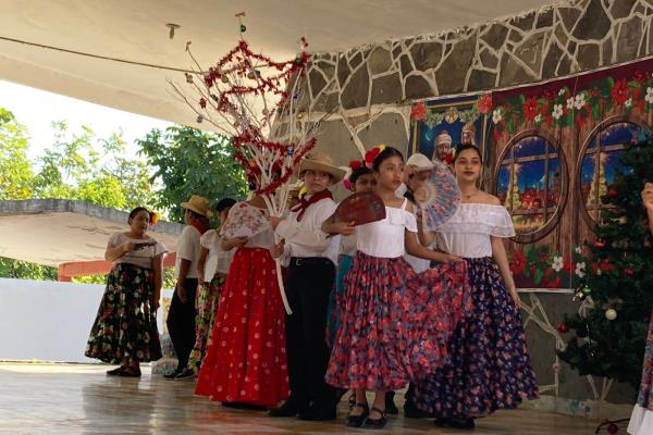 Buscan rescatar tradiciones decembrinas en escuela de Veracruz