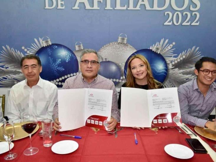 Firman CMIC Veracruz-Puerto y Constellation Brands convenio de trabajo