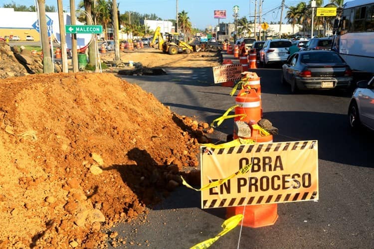 Continúa pavimentación con concreto hidráulico en la AV Universidad