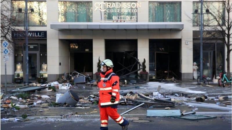 Estalló gigantesco acuario en hotel de Berlín; inundó el edificio y las calles vecinas