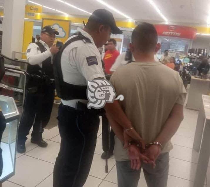 Detienen a presunto fardero en tienda departamental de Orizaba