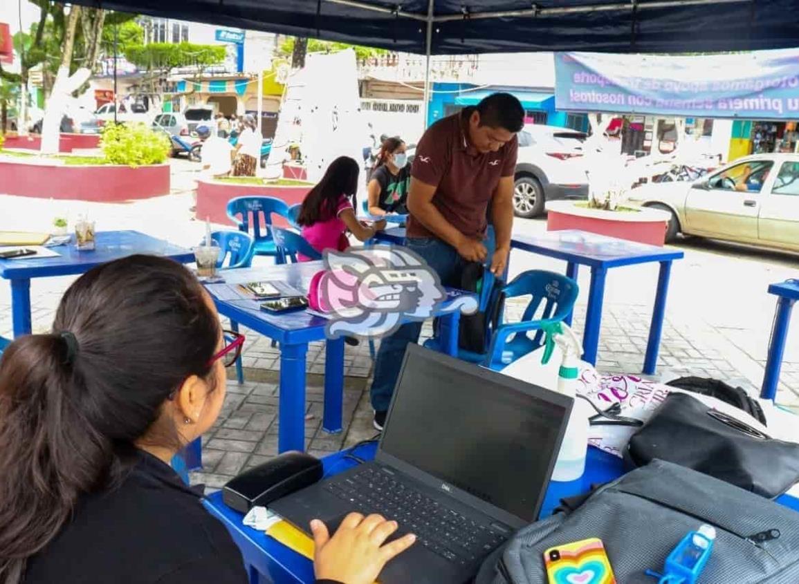 Nanchitecos empiezan a conseguir puestos laborales en ferias de empleo