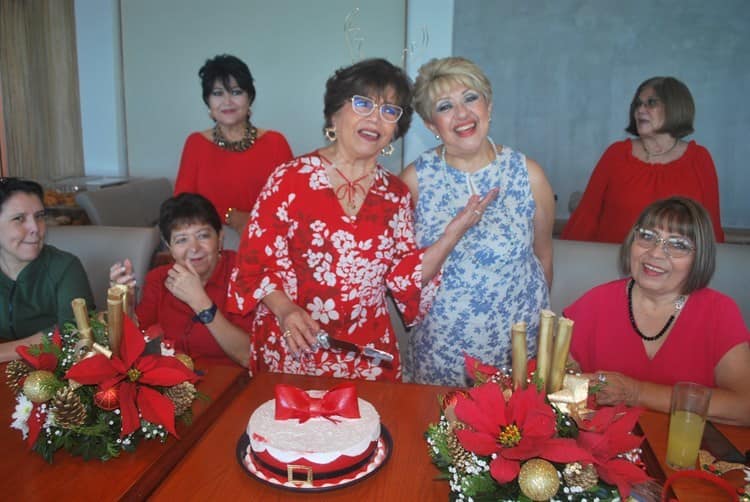 El grupo de Amigas Queridas se reúnen para desearse felices fiestas