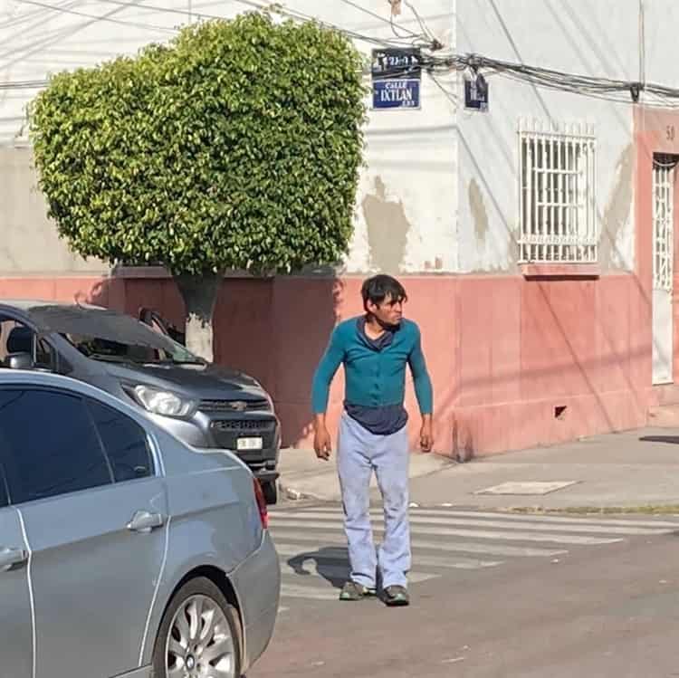 Movilización policíaca en CDMX por “embolsado” frente al Metro; era un indigente dormido