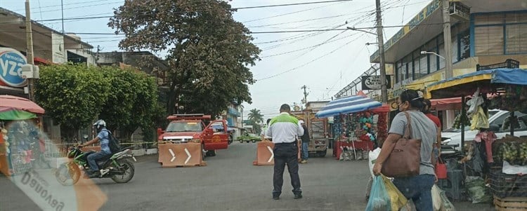 Cierran calles de Cardel por Tianguis Navideño