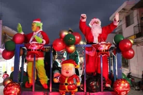 Cientos de familias disfrutaron del Desfile Navideño en Zempoala