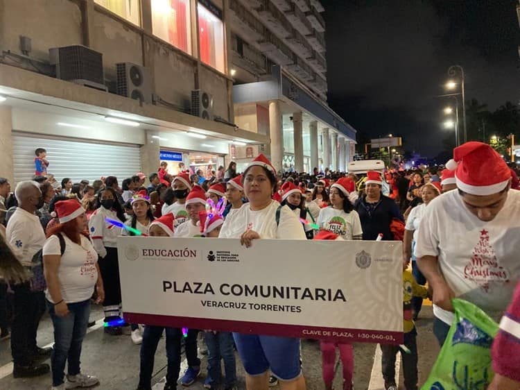 Desfile Navideño en Veracruz reúne a cientos de familias (+Video)