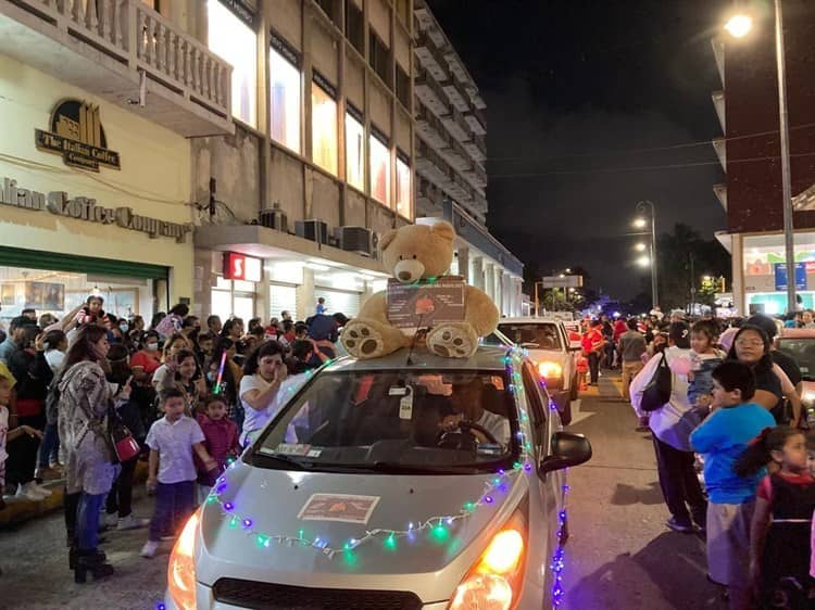 Desfile Navideño en Veracruz reúne a cientos de familias (+Video)