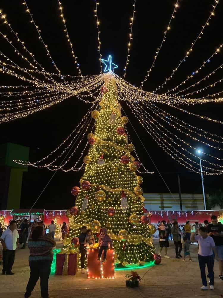 Miles de visitantes disfrutan de la Villa Navideña de Medellín (+Video)