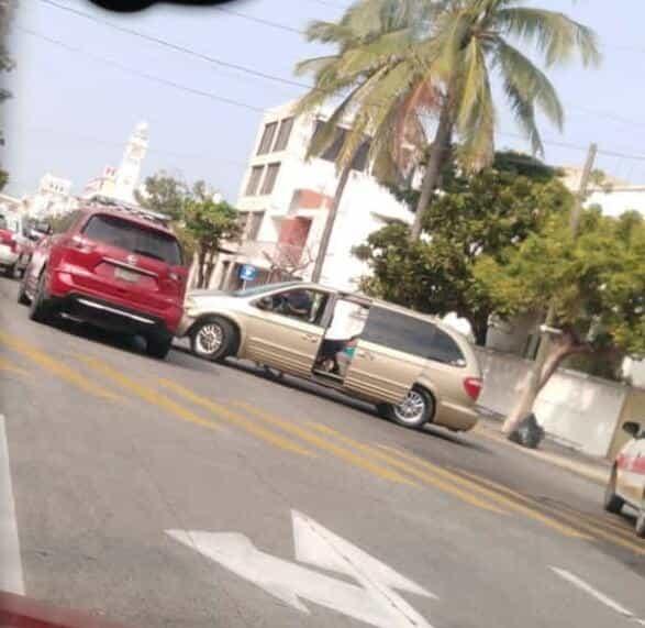 Por no respetar la preferencia, provoca accidente en el Centro Histórico de Veracruz