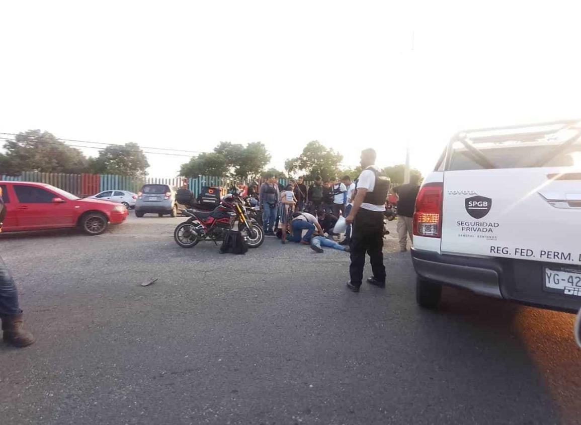 Repartidor lesionado en choque en avenida Universidad