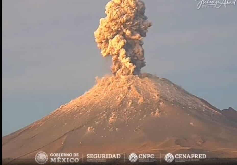 Impresionante explosión de volcán Popocatépetl (+video)