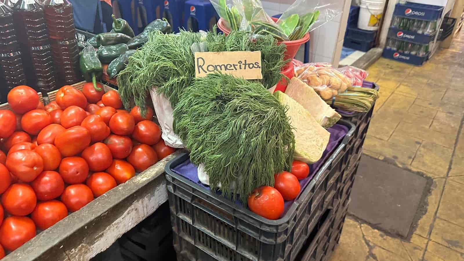 Aumentan precios de verduras y frutas para la cena navideña en mercados de Veracruz