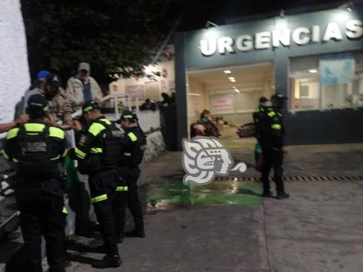 Elementos de seguridad entregan alimentos a familias de pacientes de hospitales de Córdoba