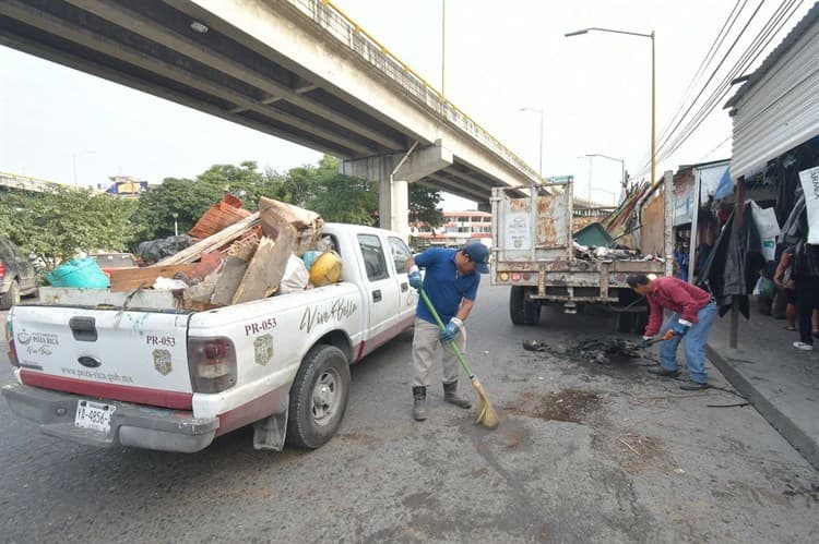 Era un cochinero; limpian Mercado ‘Los Portales’ en Poza Rica