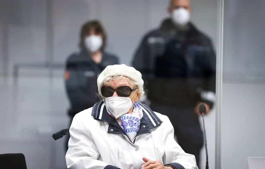 Condenan a exsecretaria de campo nazi en Alemania; tiene 97 años