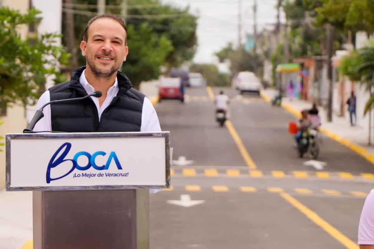 Alcalde de Boca del Río inaugura rehabilitación de la calle en la Ampliación Villa Rica