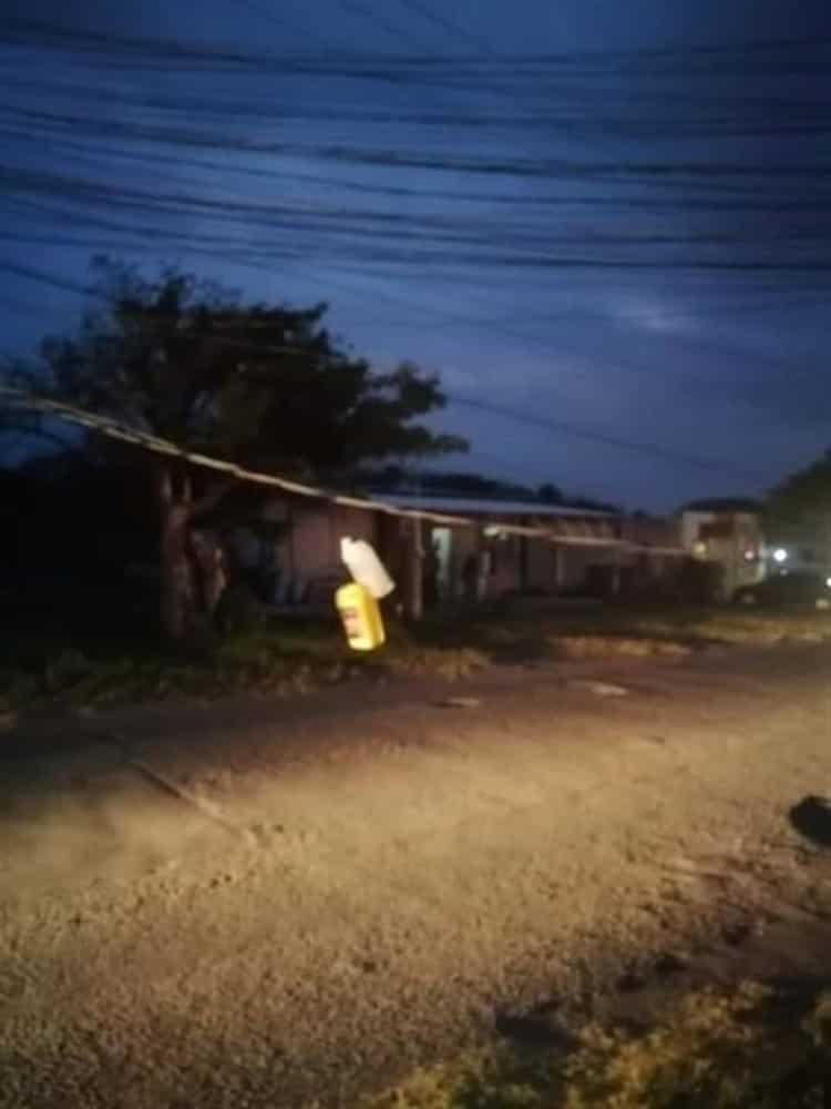 Frente Frío 18 desprende cables de electricidad en Antón Lizardo