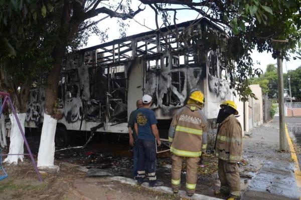 Se incendia camper en colonia Artículo 123 de Veracruz