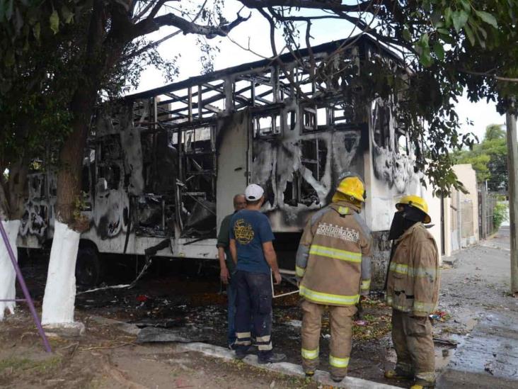 Se incendia camper en colonia Artículo 123 de Veracruz