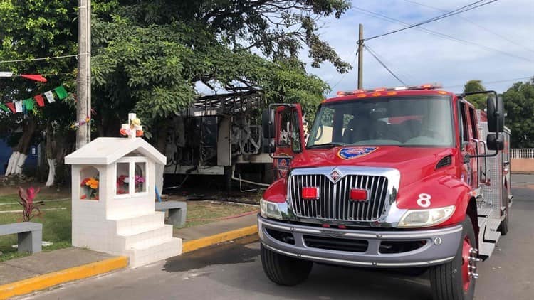 Se incendia camper en colonia Artículo 123 de Veracruz