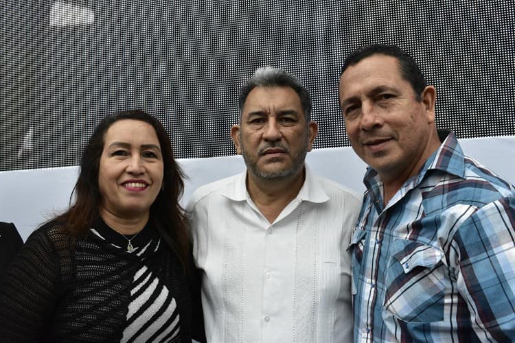 ‘Desfile tricolor’ en informe morenista de Amado Cruz en Coatzacoalcos