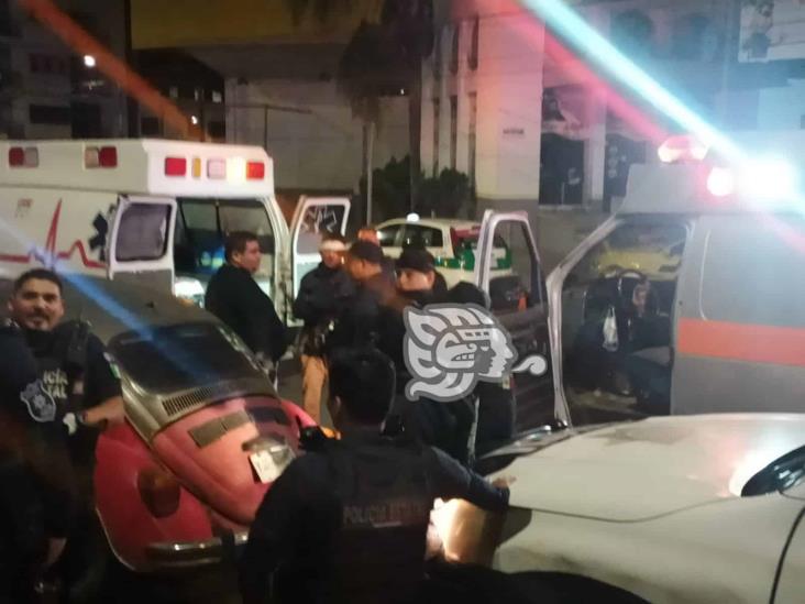 Chocan auto y taxi en Xalapa; hay tres lesionados