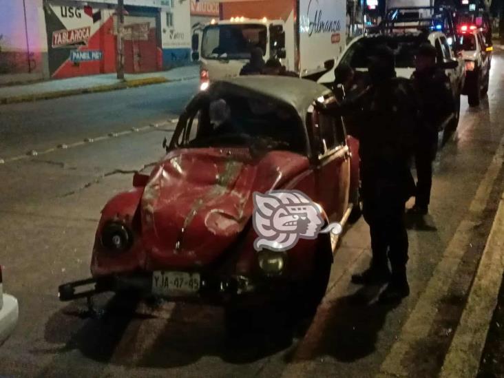 Chocan auto y taxi en Xalapa; hay tres lesionados