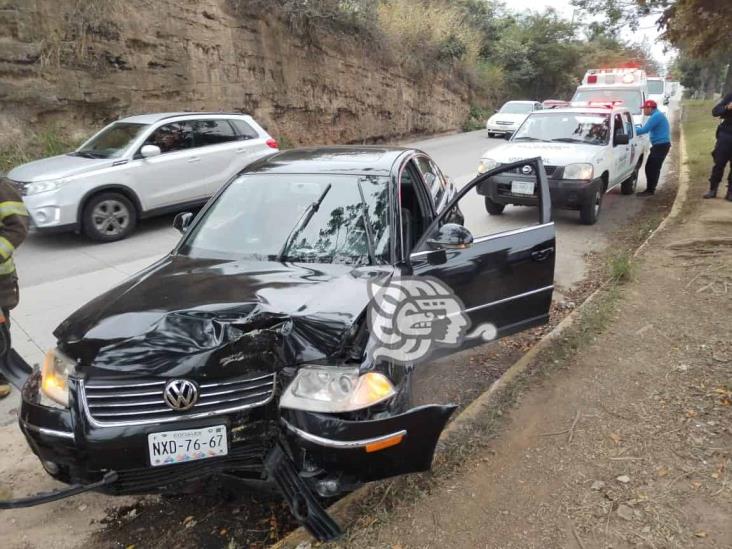 Choca auto contra árbol en bulevar Porfirio Díaz de  Xalapa