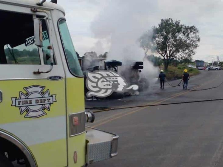 Se incendia camión cañero en Cuitláhuac; fuerte movilización policíaca