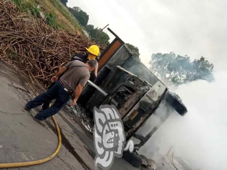Se incendia camión cañero en Cuitláhuac; fuerte movilización policíaca