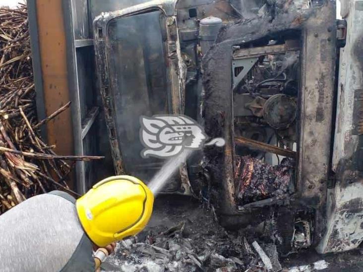 Se incendia camión cañero en Cuitláhuac; fuerte movilización policíaca