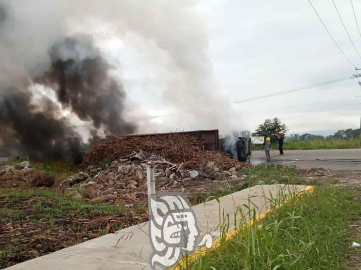 Se incendia camión cañero en Cuitláhuac; fuerte movilización policíaca