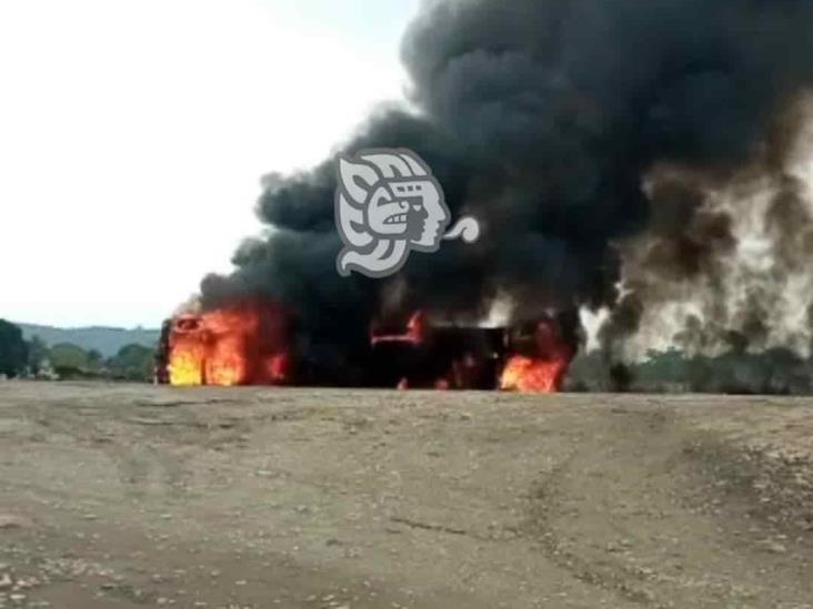 Se incendia camión cañero en Cuitláhuac; fuerte movilización policíaca