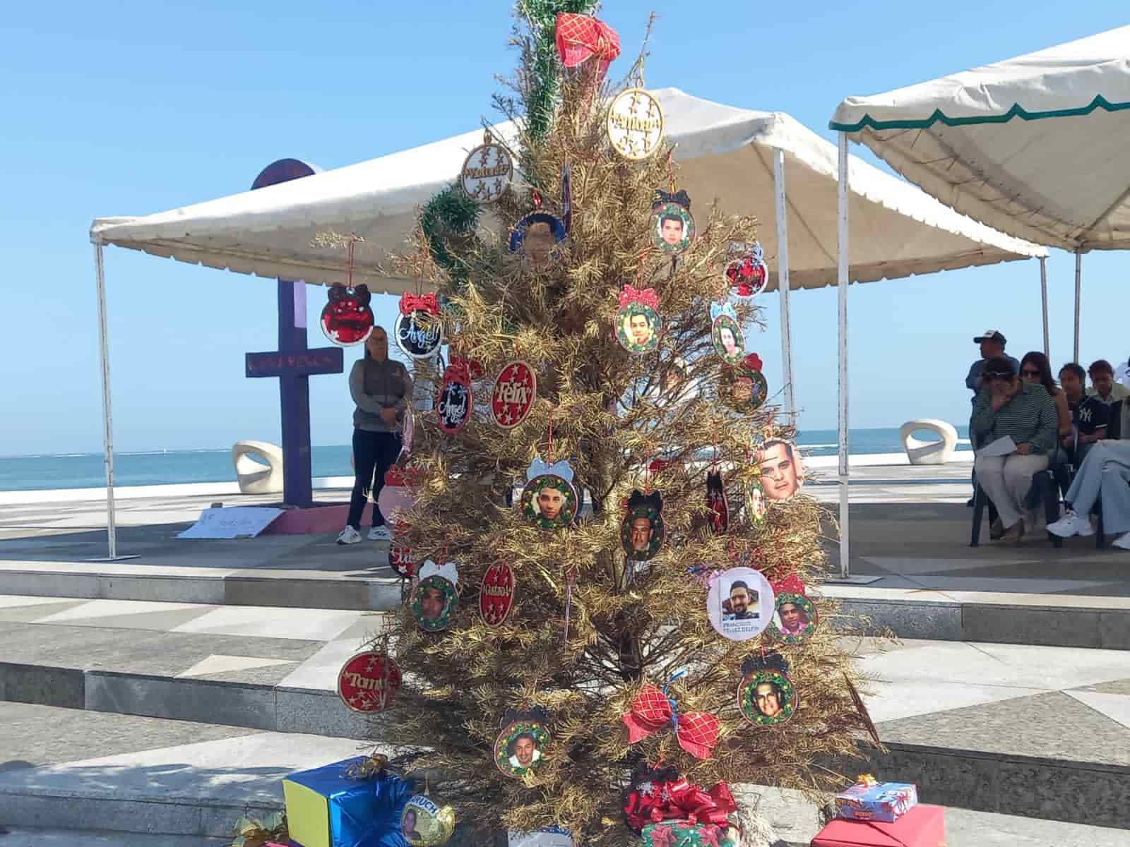 Colocan el Árbol de la Memoria en Plaza de la Soberanía, en Veracruz