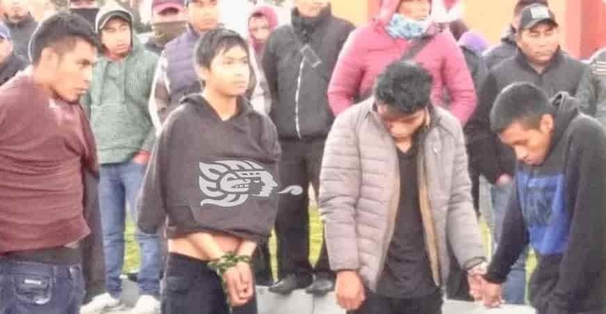 Cuelgan y amenazan con quemar a 4 asaltantes en Chiapas (+Video)