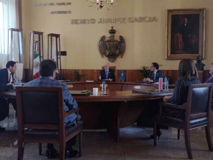 Entrega Juan Manuel Diez su primer informe de labores