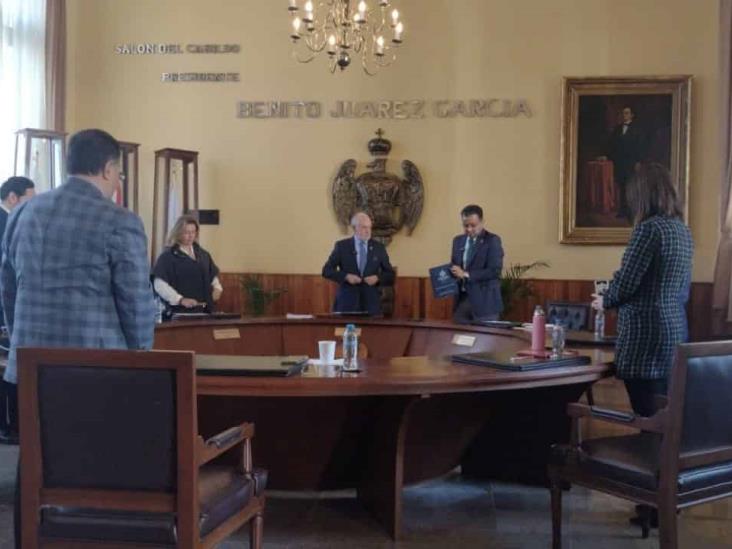 Entrega Juan Manuel Diez su primer informe de labores