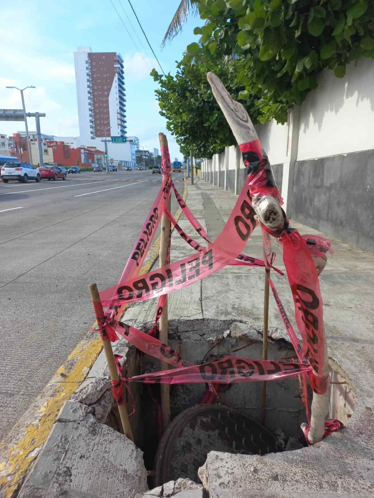 Con palos y cinta preventiva, ciudadanos alertan sobre registro deteriorado en Boca del Río